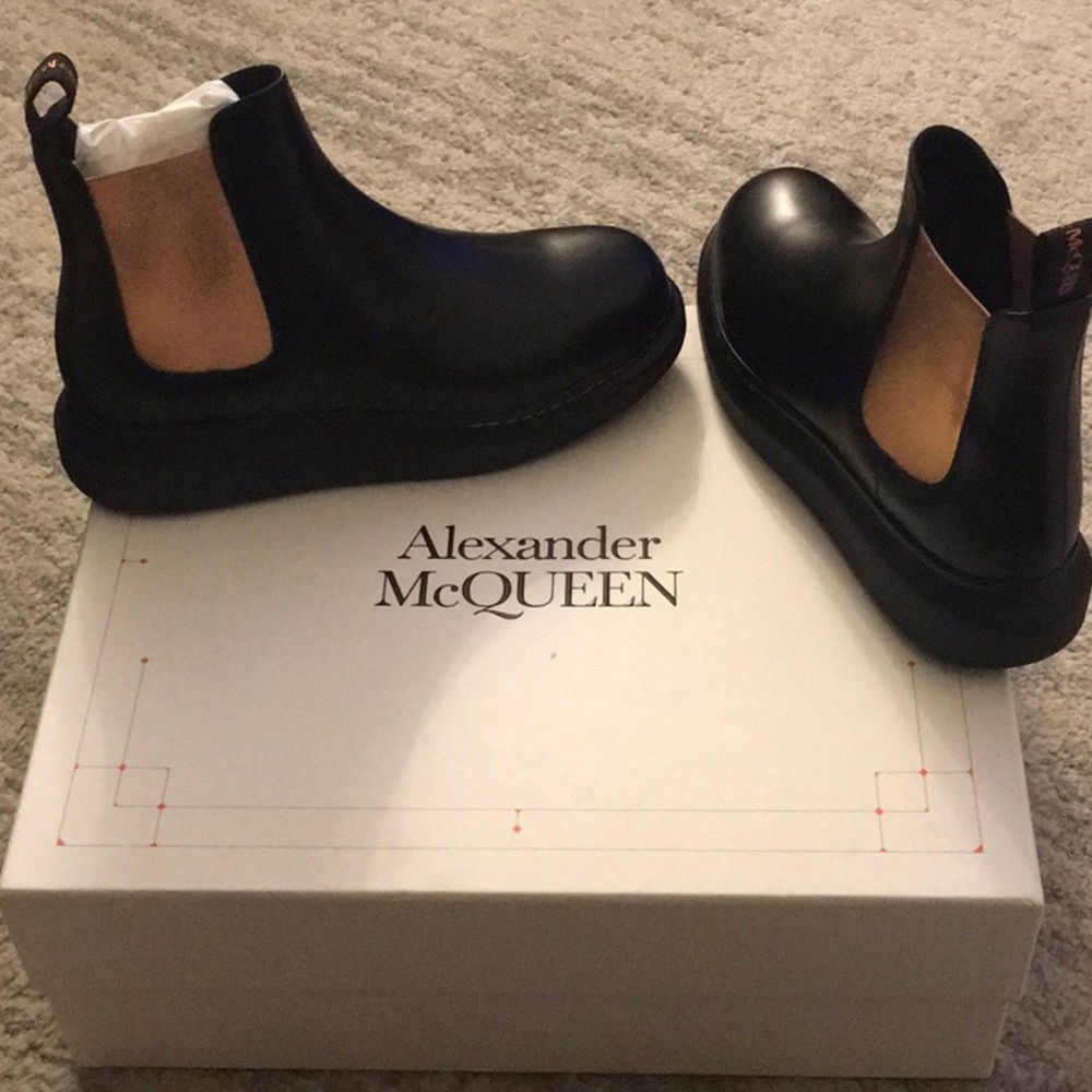 NEW with Box Alexander McQueen Leather Boots with Rose Gold Stitching Size 39